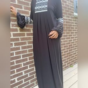 Maxi embroidered dress